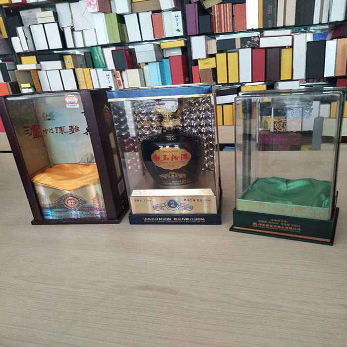 前後開(kai)窗半透明(ming)亞克力酒(jiu)盒…