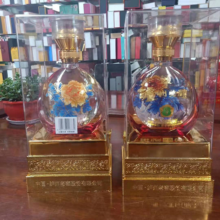 大四方(fang)白酒亞克(ke)力透明酒(jiu)盒…