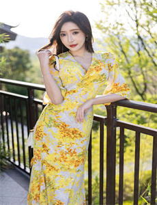 《敌营18年第二部-男生对女生迈开腿尝尝你的草莓》