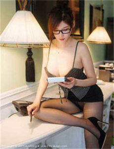 《女生和男生一起差差差差很疼APP-逍遥人体艺术》