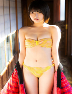 《美女超短裙性感热舞-夜火内衣秀》